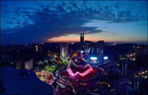 图文光谷“星河”雕塑开始全面调试灯光