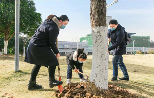起义门下传递爱绿情,展望江城山青水绿的美好明天-武汉全民义务植树网 起义门下传递爱绿情,展望江城山青水绿的美好明天-武汉全民义务植树网